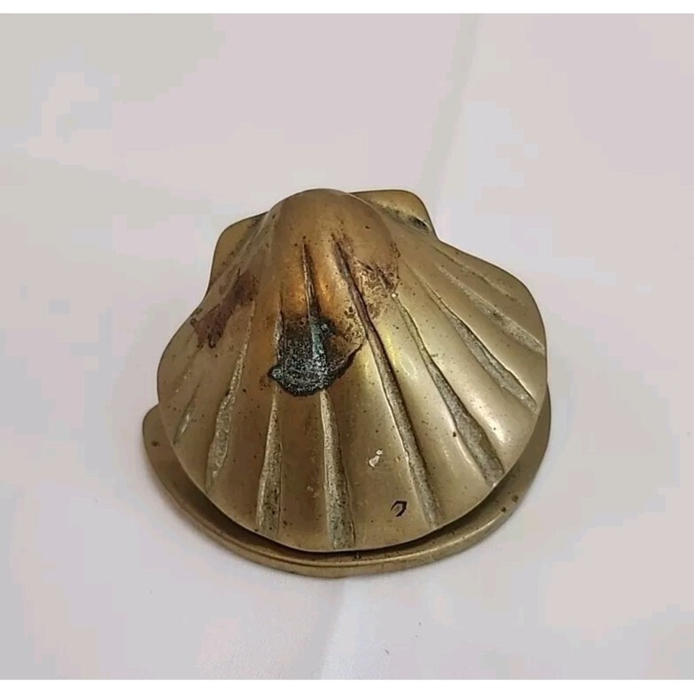 Vintage Solid Brass Metal Clamshell‎ Scallop Shell Letter Towel Holder Heavy